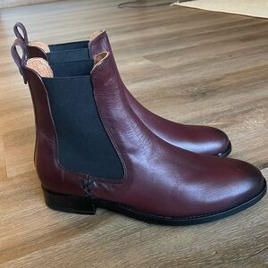 Frye Melissa Double Sole Chelsea Ankle Boot Burgundy 
Size 7.5